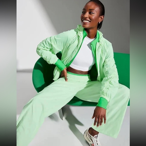 Athleta Cascade High Rise Cargo Poplin Pant, Size XS - Picture 3 of 6